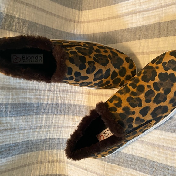 Blondo Waterproof Slip On Sneakers Size 10 - Picture 2 of 6